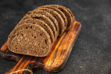 Mısır gevreği parçaları tam tahıllı ekmek ürünleri taze lezzetli yemekler lezzetli gurme yemek arka planı masa kırsal gıdalar üst görünüm fotokopi alanı