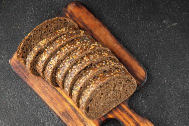 Mısır gevreği parçaları tam tahıllı ekmek ürünleri taze lezzetli yemekler lezzetli gurme yemek arka planı masa kırsal gıdalar üst görünüm fotokopi alanı