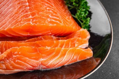 çiğ somon balığı taze deniz ürünleri taze lezzetli yemek lezzetli gurme yemek arkaplan masanın üzerinde kırsal yemek üst görünüm fotokopi alanı pesseeter diyet