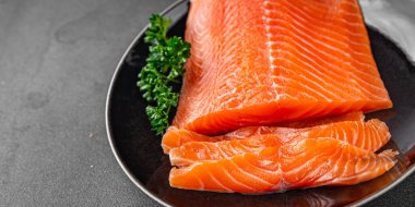 çiğ somon balığı taze deniz ürünleri taze lezzetli yemek lezzetli gurme yemek arkaplan masanın üzerinde kırsal yemek üst görünüm fotokopi alanı pesseeter diyet