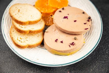 Kaz ciğeri ciğeri ciğeri. Fransız mutfağı. Lezzetli yemekler.