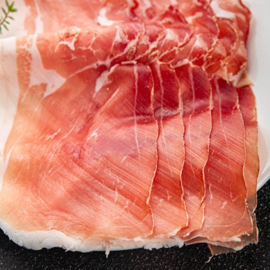 Et jamon iberico ya da Serrano aperatifi. Lezzetli yemekler. Yemek arkaplanı.