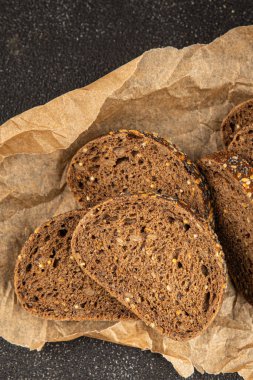 Tahıl ekmeği, tahıl ekmeği, ekmek dilimi taze yemek, gurme yemek arkaplanı, kırsal yiyecekler, fotokopi alanı.