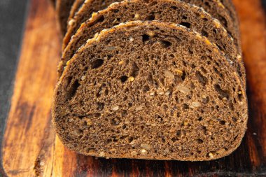 Tahıl ekmeği, tahıl ekmeği, ekmek dilimi taze yemek, gurme yemek arkaplanı, kırsal yiyecekler, fotokopi alanı.