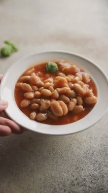 Beyaz fasulye sosu lezzetli gurme yemek arkaplanı rustik gıda üst görünüm fotokopi uzay keto ve paleo diyet vejetaryen ve vejetaryen gıda