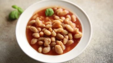 Beyaz fasulye sosu lezzetli gurme yemek arkaplanı rustik gıda üst görünüm fotokopi uzay keto ve paleo diyet vejetaryen ve vejetaryen gıda