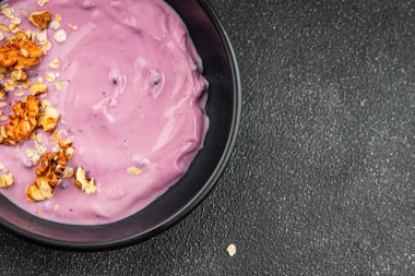 Yoğurt böğürtlen sağlıklı kahvaltı taze lezzetli gurme yemek arka planı masaya rustik yemek üst görünüm fotokopi alanı keto ve paleo diyeti