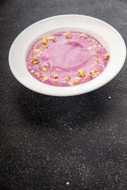 Yoğurt böğürtlen sağlıklı kahvaltı taze lezzetli gurme yemek arka planı masaya rustik yemek üst görünüm fotokopi alanı keto ve paleo diyeti