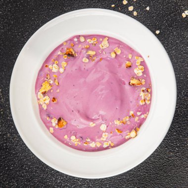 Yoğurt böğürtlen sağlıklı kahvaltı taze lezzetli gurme yemek arka planı masaya rustik yemek üst görünüm fotokopi alanı keto ve paleo diyeti