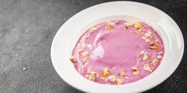 Yoğurt böğürtlen sağlıklı kahvaltı taze lezzetli gurme yemek arka planı masaya rustik yemek üst görünüm fotokopi alanı keto ve paleo diyeti