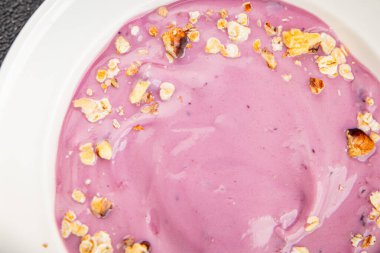 Yoğurt böğürtlen sağlıklı kahvaltı taze lezzetli gurme yemek arka planı masaya rustik yemek üst görünüm fotokopi alanı keto ve paleo diyeti