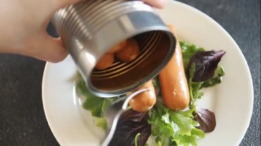 Sosisler et lezzetli lezzetli gurme yemek arka plan masa sade yemek üst manzara fotokopi alanı