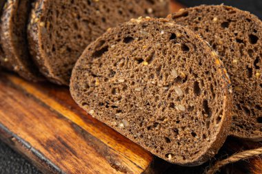 Mısır gevreği parçaları tam tahıllı ekmek ürünleri taze lezzetli yemekler lezzetli gurme yemek arka planı masa kırsal gıdalar üst görünüm fotokopi alanı