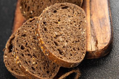 Mısır gevreği parçaları tam tahıllı ekmek ürünleri taze lezzetli yemekler lezzetli gurme yemek arka planı masa kırsal gıdalar üst görünüm fotokopi alanı