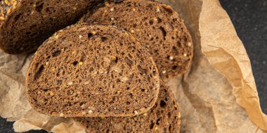 Mısır gevreği parçaları tam tahıllı ekmek ürünleri taze lezzetli yemekler lezzetli gurme yemek arka planı masa kırsal gıdalar üst görünüm fotokopi alanı