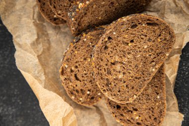 Mısır gevreği parçaları tam tahıllı ekmek ürünleri taze lezzetli yemekler lezzetli gurme yemek arka planı masa kırsal gıdalar üst görünüm fotokopi alanı