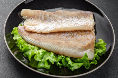 Beyaz balıklı fileto çiğ deniz ürünleri taze lezzetli yemekler lezzetli gurme yemek arka planda sofrada kırsal yiyecekler üst görünümde fotokopi alanı pesseeter diyet