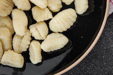 Gnocchi lezzetli lezzetli lezzetli gurme yemek masa arkası yemek üst görünüm uzay keto ve paleo diyet vejetaryen ve vejetaryen gıda