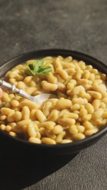 Fasulye flageolet yeşil fasulye taze lezzetli gurme yemek arka planı masa rustik gıda fotokopi alanı keto ve paleo diyet vejetaryen ve vejetaryen gıda