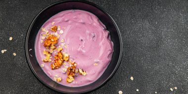 Yoğurt böğürtlen sağlıklı kahvaltı taze lezzetli gurme yemek arka planı masaya rustik yemek üst görünüm fotokopi alanı keto ve paleo diyeti