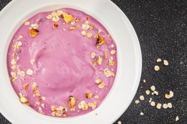 Yoğurt böğürtlen sağlıklı kahvaltı taze lezzetli gurme yemek arka planı masaya rustik yemek üst görünüm fotokopi alanı keto ve paleo diyeti