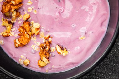 Yoğurt böğürtlen sağlıklı kahvaltı taze lezzetli gurme yemek arka planı masaya rustik yemek üst görünüm fotokopi alanı keto ve paleo diyeti