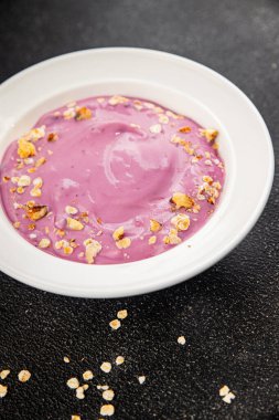 Yoğurt böğürtlen sağlıklı kahvaltı taze lezzetli gurme yemek arka planı masaya rustik yemek üst görünüm fotokopi alanı keto ve paleo diyeti