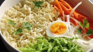 Budda kasesi, erişte, sebze, salata, lezzetli, gurme, yemek, arka plan, yemek, masa üstü, fotokopi, uzay keto, paleo diyet vejetaryen ve vegan yemekleri.