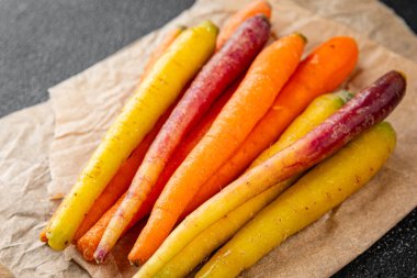 Havuç renginde taze sebze, lezzetli gurme, arka plan, masa üstü yemekler, fotokopi odası keto, paleo diyet vejetaryen ve vejetaryen yemekleri.