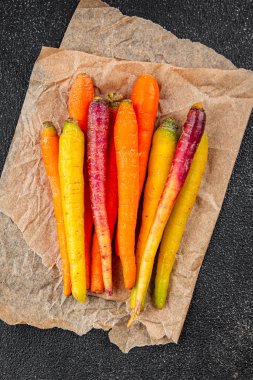 Havuç renginde taze sebze, lezzetli gurme, arka plan, masa üstü yemekler, fotokopi odası keto, paleo diyet vejetaryen ve vejetaryen yemekleri.