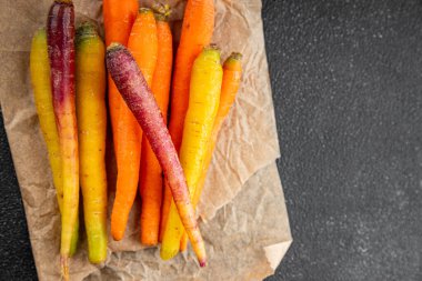 Havuç renginde taze sebze, lezzetli gurme, arka plan, masa üstü yemekler, fotokopi odası keto, paleo diyet vejetaryen ve vejetaryen yemekleri.