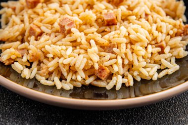 Pirinç jambonu ana yemek taze lezzetli gurme yemek arkaplan masa üzerinde rustik gıda üst görünüm kopyalama alanı