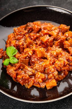 Patlıcan güveci sebze salatası lezzetli lezzetli gurme yemek geçmişi masa rustik yemekler fotokopi alanı keto ve paleo diyet vejetaryen ve vejetaryen yemekleri