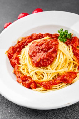 Spagetti bolonez makarna sosu lezzetli lezzetli lezzetli gurme yemek arka plan masa kırsal yemek üst görünüm fotokopi alanı