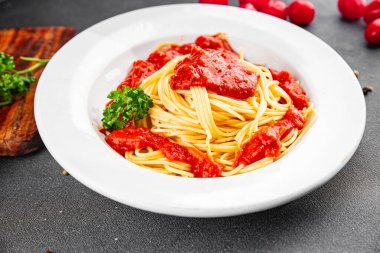 Spagetti bolonez makarna sosu lezzetli lezzetli lezzetli gurme yemek arka plan masa kırsal yemek üst görünüm fotokopi alanı