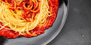 Spagetti bolonez makarna sosu lezzetli lezzetli lezzetli gurme yemek arka plan masa kırsal yemek üst görünüm fotokopi alanı
