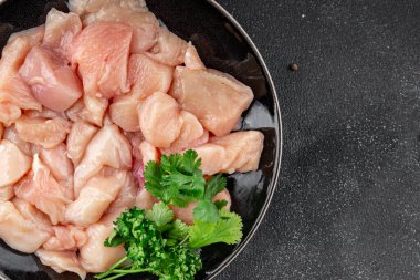 Tavuk, çiğ et, kümes hayvanları lezzetli lezzetli lezzetli gurme yemek arkaplanı, masa rustik gıdalar, fotokopi alanı ve paleo diyeti.