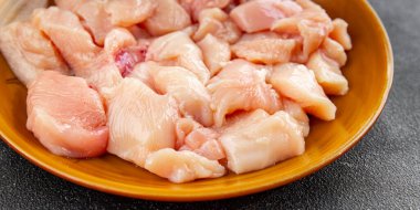 Tavuk, çiğ et, kümes hayvanları lezzetli lezzetli lezzetli gurme yemek arkaplanı, masa rustik gıdalar, fotokopi alanı ve paleo diyeti.