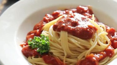 Spagetti bolonez makarna sosu lezzetli lezzetli lezzetli gurme yemek arka plan masa kırsal yemek üst görünüm fotokopi alanı