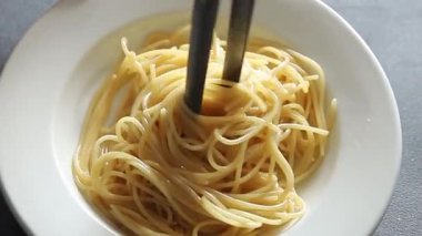 Spagetti bolonez makarna sosu lezzetli lezzetli lezzetli gurme yemek arka plan masa kırsal yemek üst görünüm fotokopi alanı