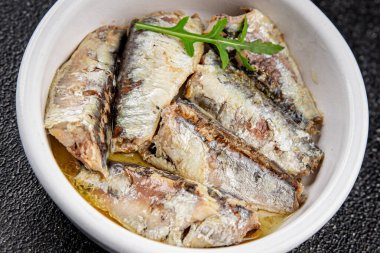 Sardalya konservesi konservesi taze gurme yemek arkaplanı masa rustik gıda üst görünümü fotokopi alanı pesseeter diyet