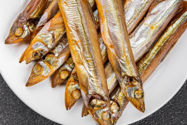 Tütsülenmiş kapelinli balık sprat sebzesi taze lezzetli gurme yemek arka planı masa rustik gıda üst görünümü fotokopi alanı pesseeter diyet