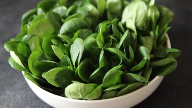 Mung fasulyesi salata yeşil sebzeler taze gurme yemek arkaplan masa rustik gıda üst görünüm uzay keto ve paleo diyet vejetaryen ve vejetaryen gıda