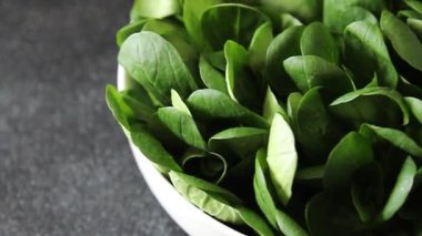 Mung fasulyesi salata yeşil sebzeler taze gurme yemek arkaplan masa rustik gıda üst görünüm uzay keto ve paleo diyet vejetaryen ve vejetaryen gıda