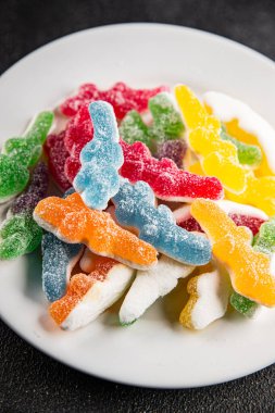 Jöleli şeker, tatlı, lezzetli gurme yemek arka planı, masa rustik yemekler, fotokopi alanı vejetaryen ve vejetaryen yemekleri.