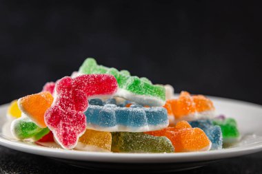 Jöleli şeker, tatlı, lezzetli gurme yemek arka planı, masa rustik yemekler, fotokopi alanı vejetaryen ve vejetaryen yemekleri.