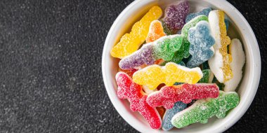 Jöleli şeker, tatlı, lezzetli gurme yemek arka planı, masa rustik yemekler, fotokopi alanı vejetaryen ve vejetaryen yemekleri.