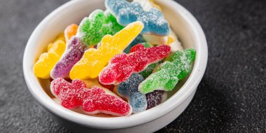 Jöleli şeker, tatlı, lezzetli gurme yemek arka planı, masa rustik yemekler, fotokopi alanı vejetaryen ve vejetaryen yemekleri.