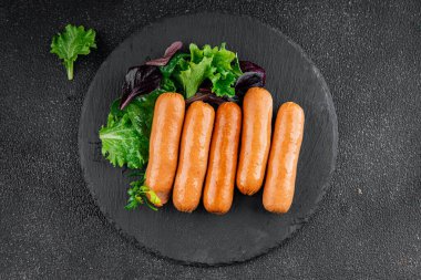 Sosisler et lezzetli lezzetli gurme yemek arka plan masa sade yemek üst manzara fotokopi alanı