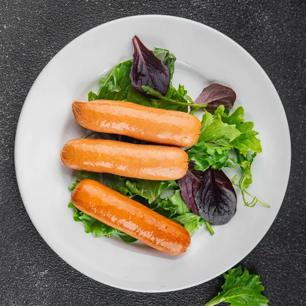 Sosisler et lezzetli lezzetli gurme yemek arka plan masa sade yemek üst manzara fotokopi alanı